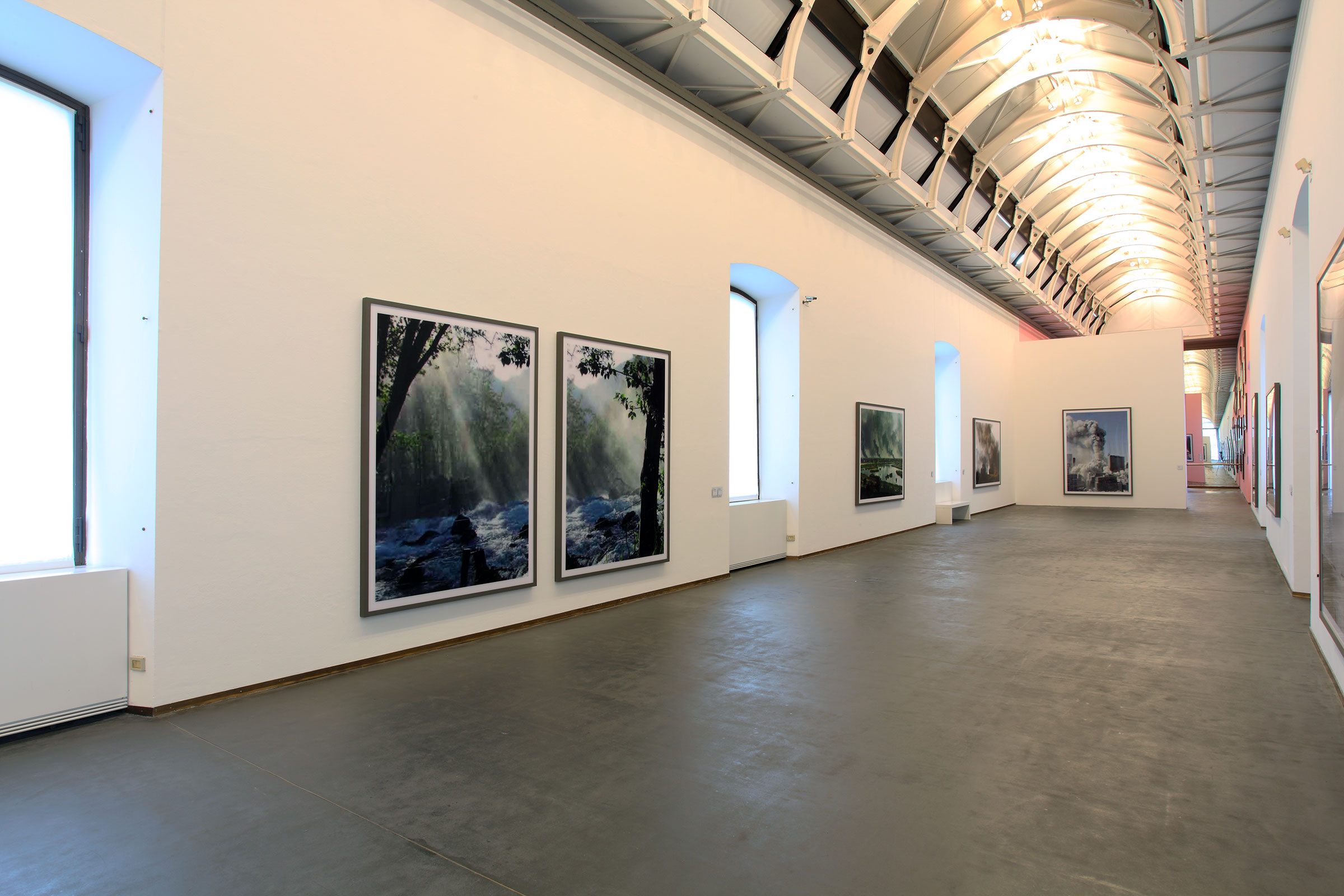 u0022Thomas Ruffu0022, installation view